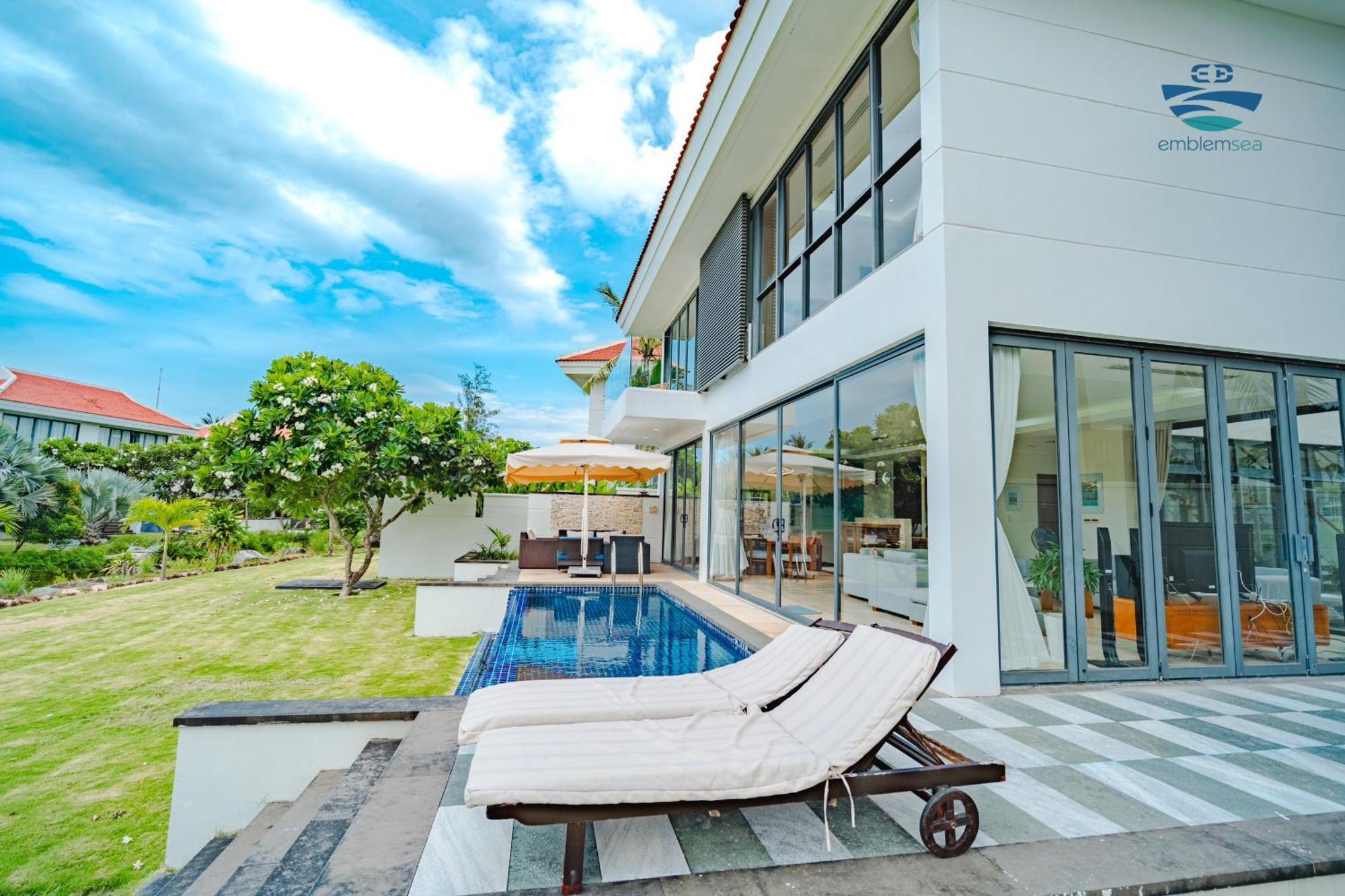 Emblem Sea 4 Bedroom Villas Da Nang Luaran gambar